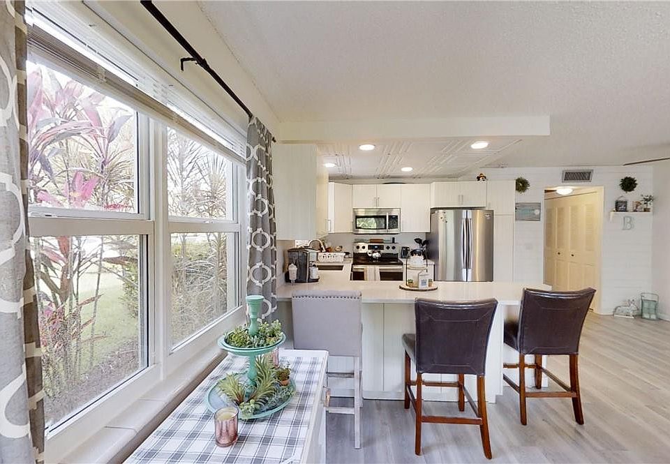 1st image of 341 Markham P #341