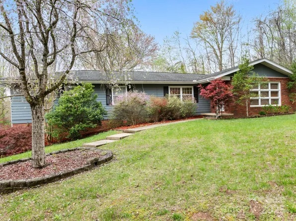 4 Botany Ct, Asheville, NC 28805