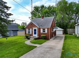1013 E Elm Tree Rd, Rossford, OH 43460
