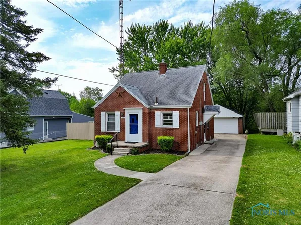 1013 E Elm Tree Rd, Rossford, OH 43460
