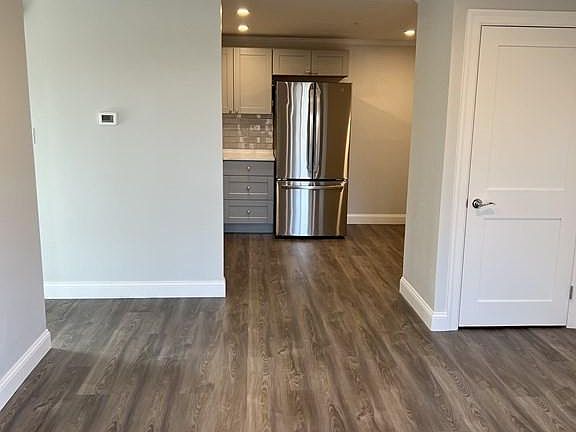 5th image of 2 Lancelot Ct APT 24