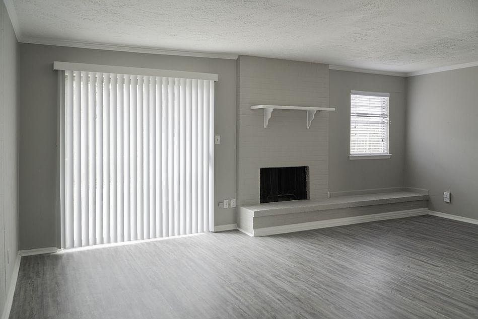 Camden Oaks living room.