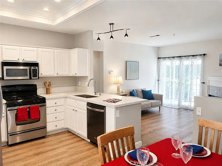 73 Breakers Ln — Photo 2