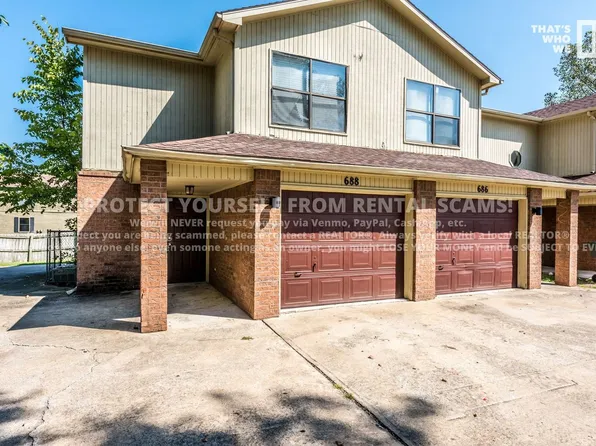 686 W Martha Dr, Fayetteville, AR 72703