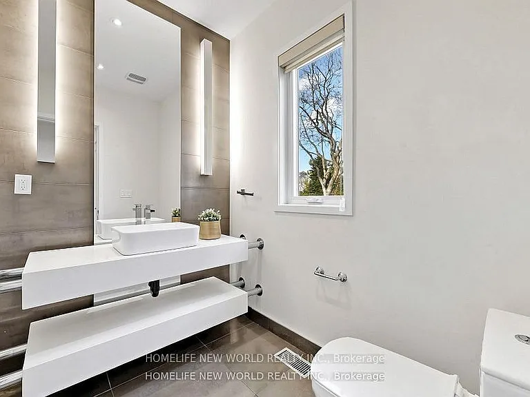 220 Roe Ave — Photo 9
