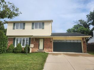 30462 Westmore Dr, Madison Heights, MI 48071