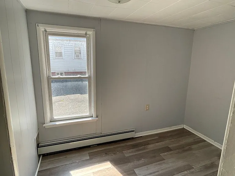 664 State St — Photo 9