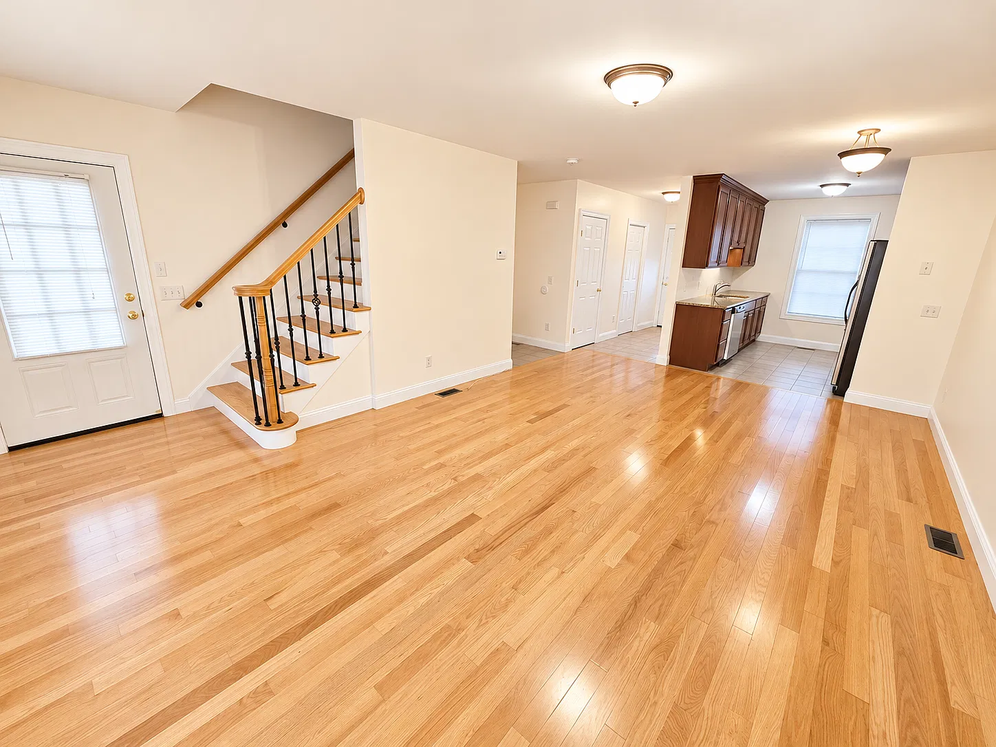 3 bed, 2.5 bath, 1640 sqft, $2,900 — Photo 2