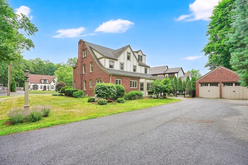Apartment in Longmeadow, Hampden - View 3