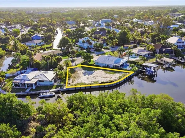 3164 Lakeview DR, NAPLES, FL 34112