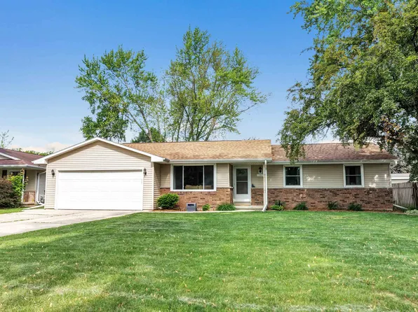 2316 E Serenade Ln, Green Bay, WI 54301