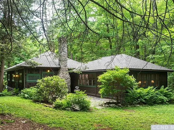 19 Schoolhouse Rd, East Chatham, NY 12060