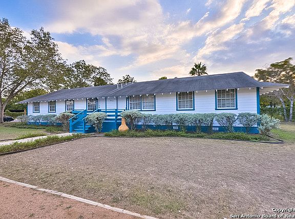 5th image of 331 Bustillo Dr