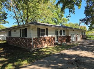 108 S Hayes St, Garnett, KS 66032