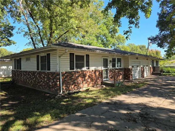 108 S Hayes St, Garnett, KS 66032