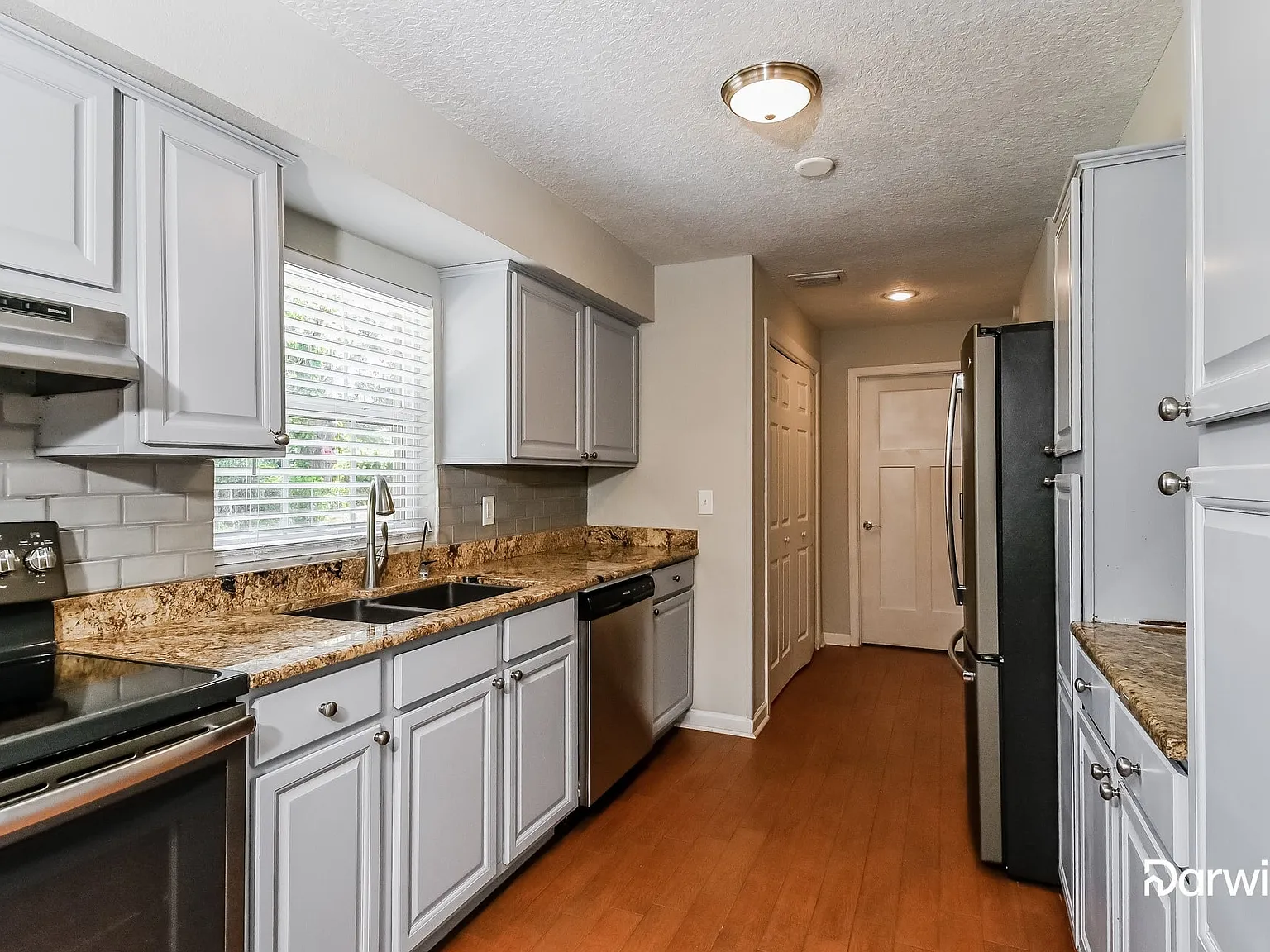 3 bed, 2.0 bath, 1646 sqft, $2,085 — Photo 2