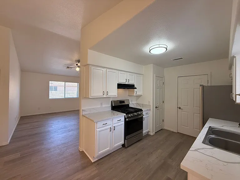 3665 N Kenneth Rd — Photo 6