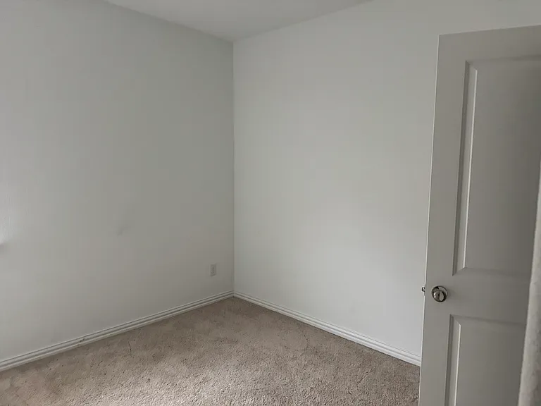 3625 Kaufman Ct — Photo 37