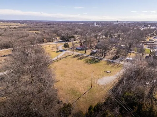 102 W Northern Ave, Girard, KS 66743