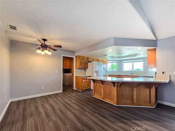 4th image of 11043 Pinon Ave