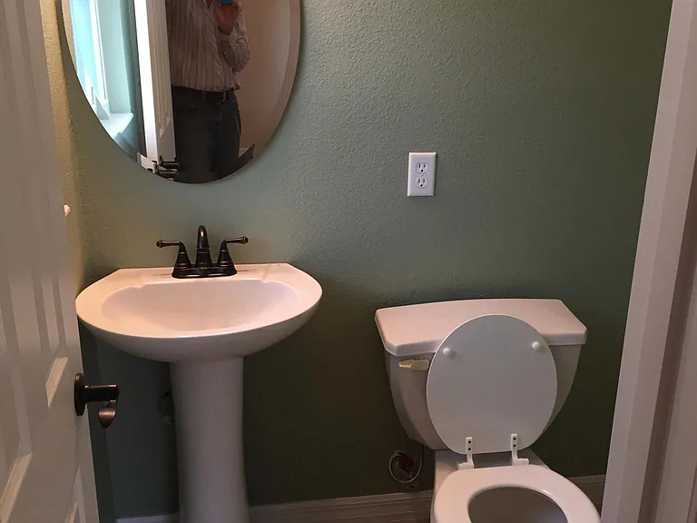1/2 bath in master bedroom