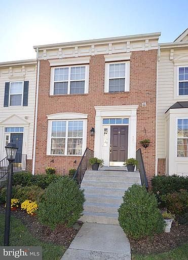 1st image of 521 Legrace Ter NE