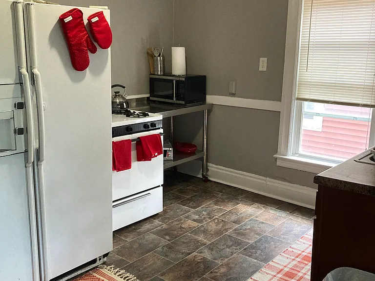 123 Whittier Ave — Photo 3
