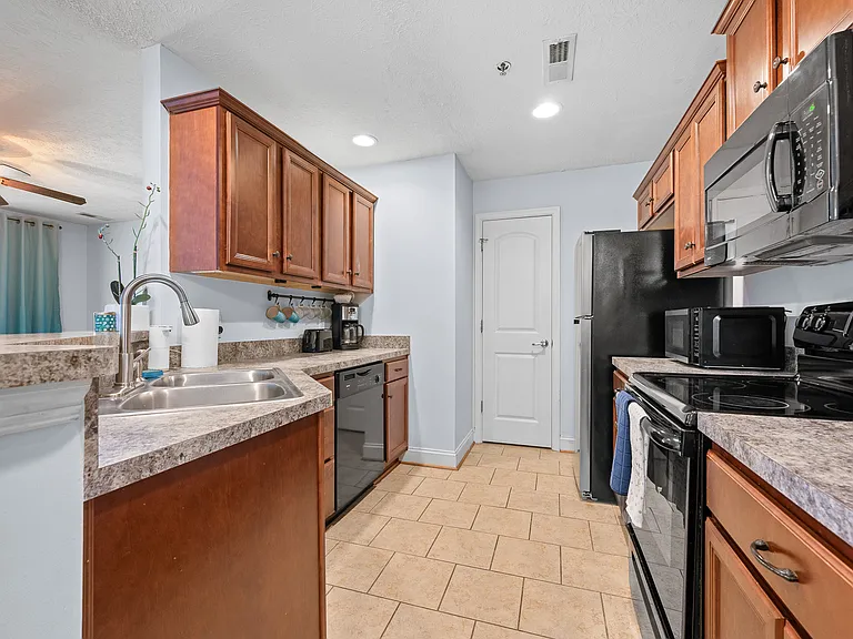 100 Capstone Dr — Photo 5