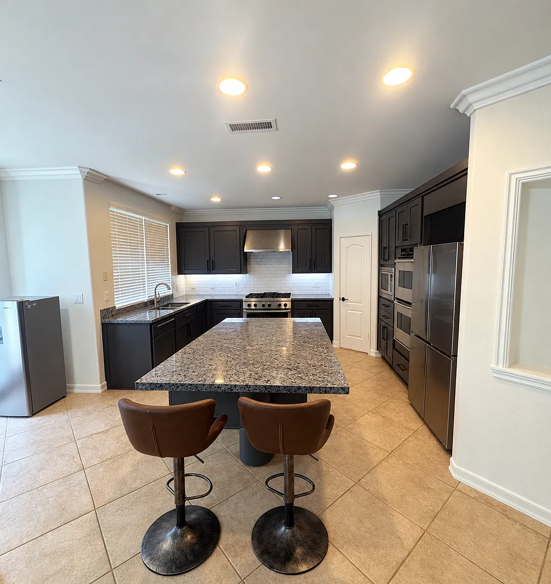 4 bed, 3.5 bath, 2989 sqft, $8,500 — Photo 4
