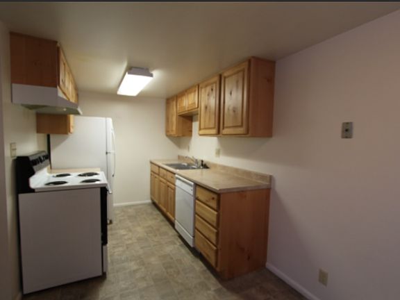 2nd image of 261-277 E 200 N #271