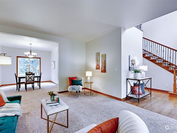 3rd image of 797 NE Ellinor Way