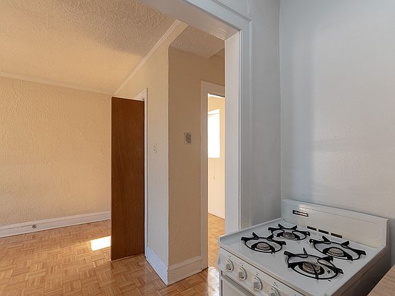 4th image of 711 W Belmont Ave APT 403
