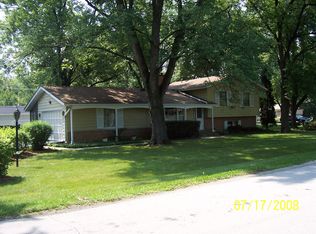 3S423 Tamarack Dr, Glen Ellyn, IL 60137