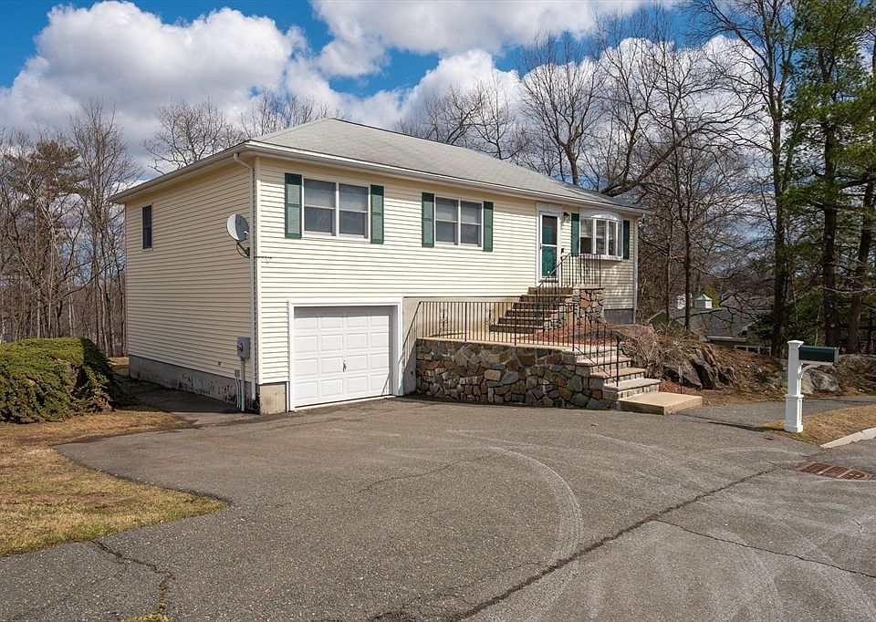 1st image of 11 Emerald Dr