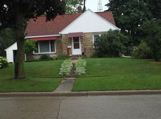 902 Newbury St, Ripon, WI 54971