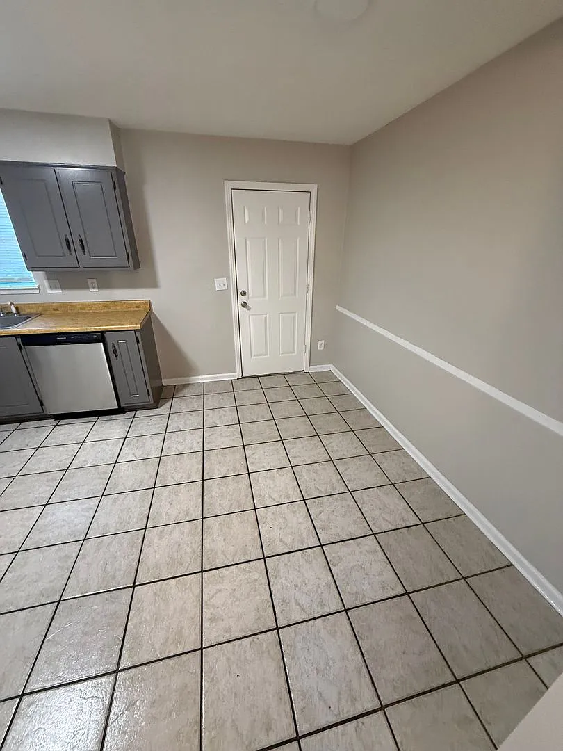Blake Court Apartments - ANS — Photo 4