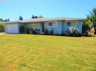 828 W Indianola St, Roseburg, OR 97471