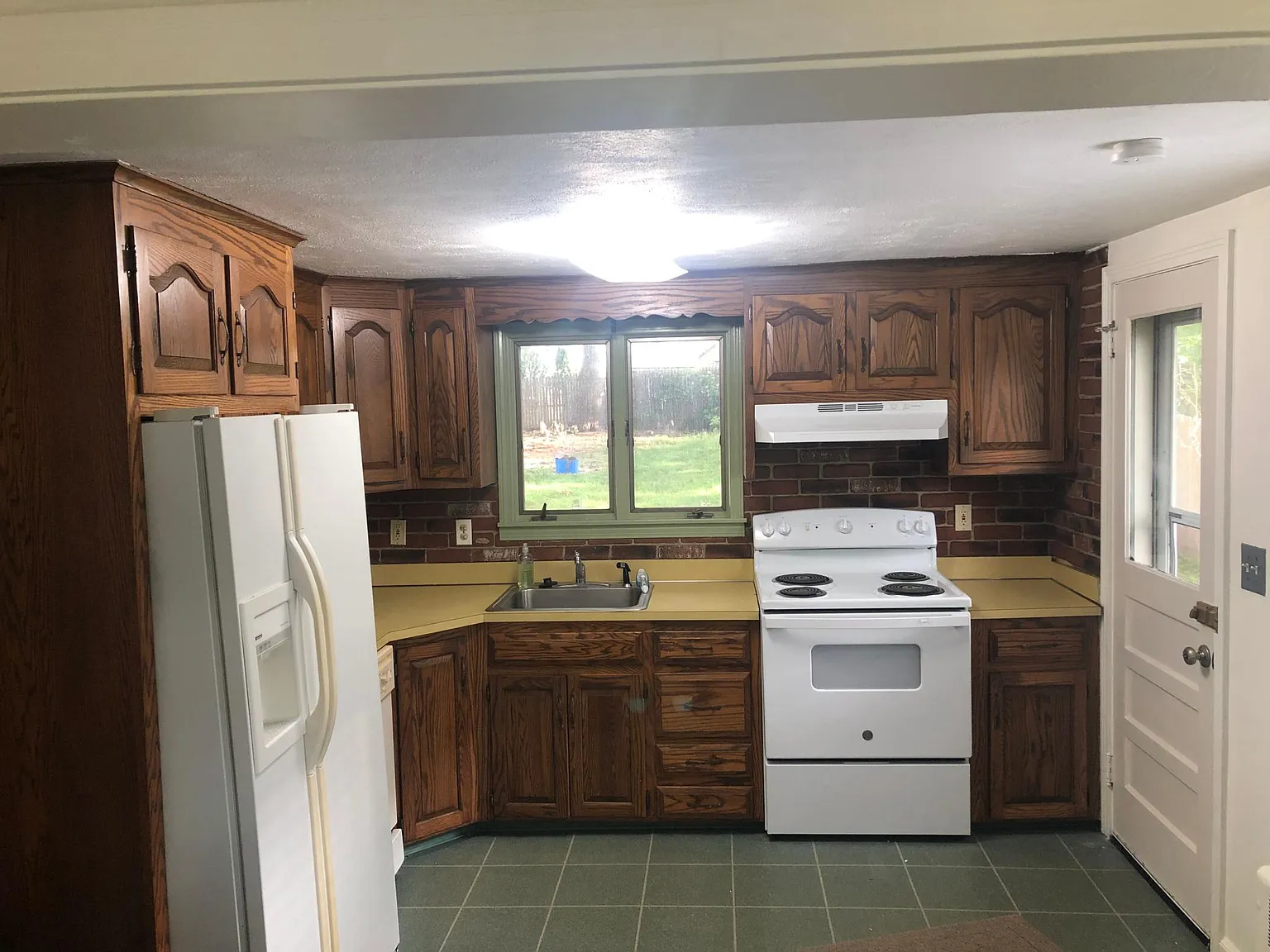 3 bed, 1183 sqft, $2,300 — Photo 3