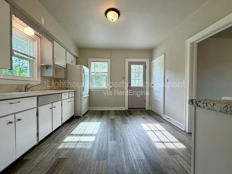 1242 Davis Ave NW — Photo 1