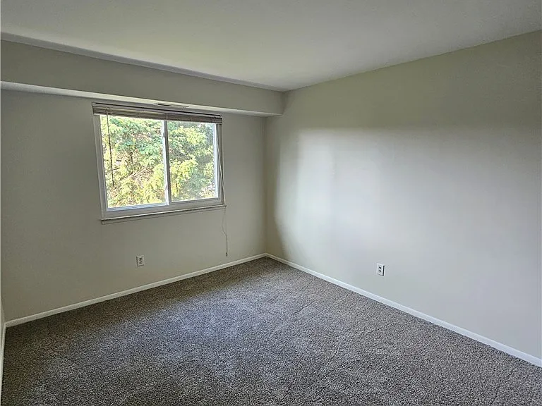 71 E Sprague Rd #8 — Photo 6