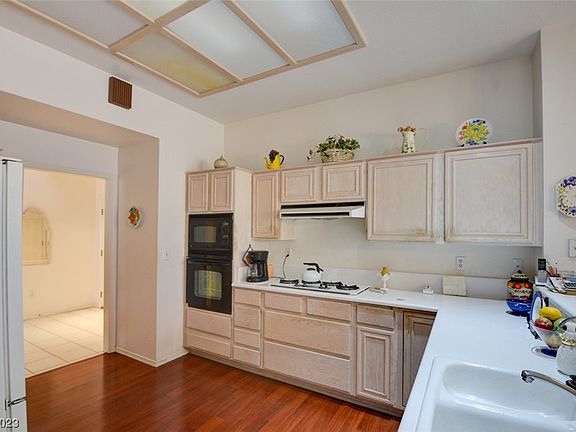 4th image of 3021 Hawksdale Dr