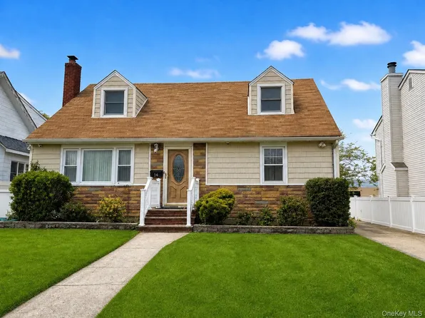 14 Evans, Albertson, NY 11507