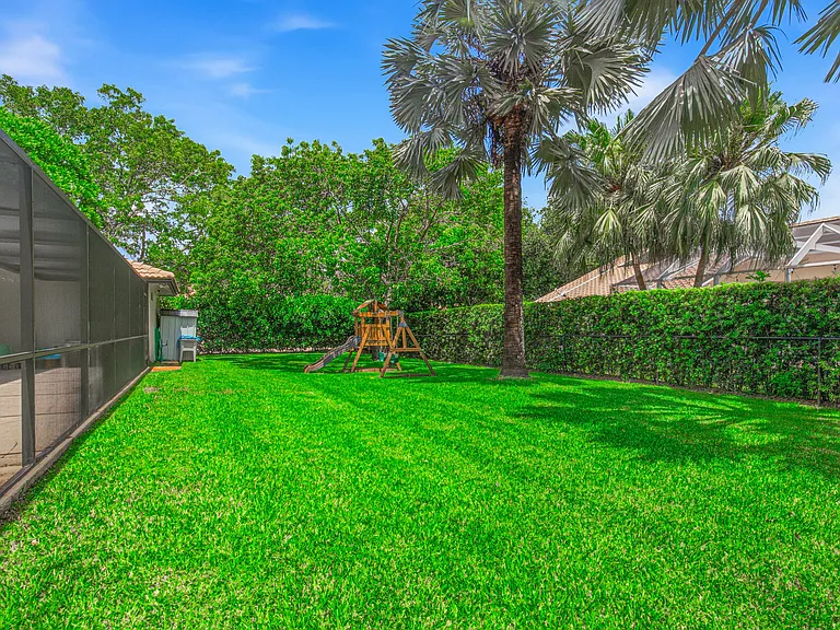 10027 NW 56th Ct — Photo 45