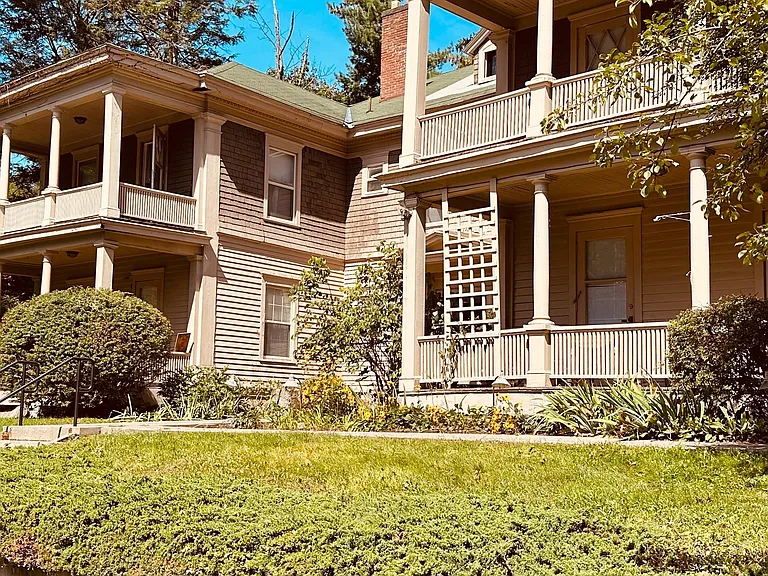 110 Heights Ct #6 — Photo 1