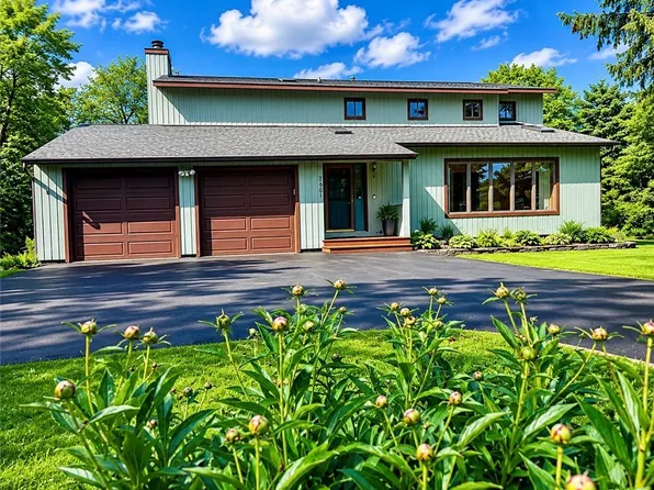 7801 Clearwater Cir, Manlius, NY 13104