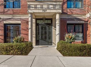 727 N McKinley Rd #100, Lake Forest, IL 60045