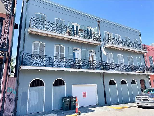 936 Conti St #11