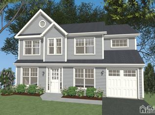 28 Lillian St, Edison, NJ 08817