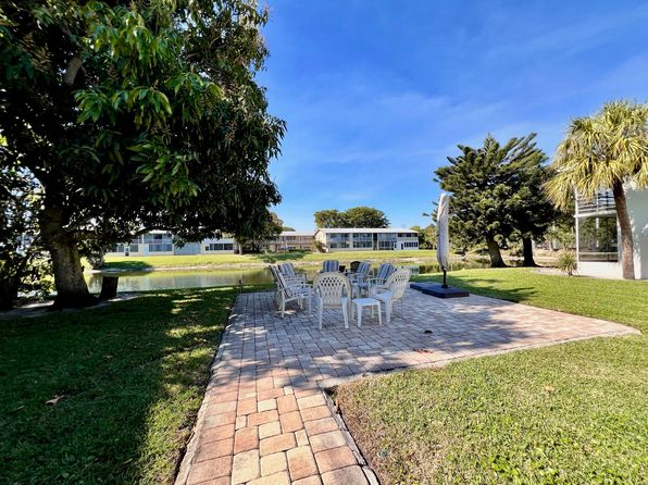 93 Sheffield D, West Palm Beach, FL