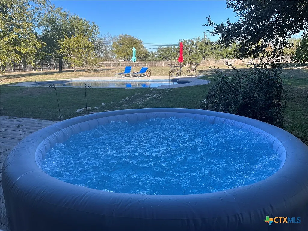 6 bed, 4.0 bath, 5000 sqft, $5,700 — Photo 4
